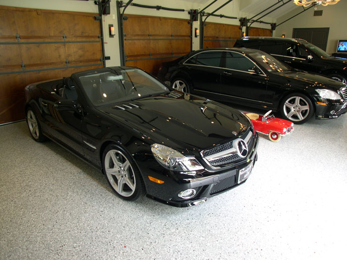 Garage floor polyaspartic